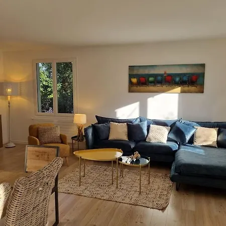 Charmante Pour 8 Personnes Avec Piscine Willa *