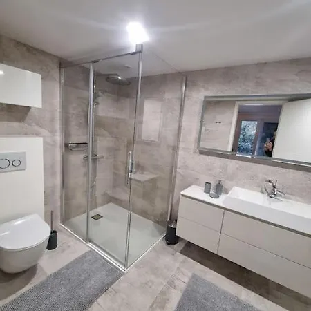 Charmante Pour 8 Personnes Avec Piscine *